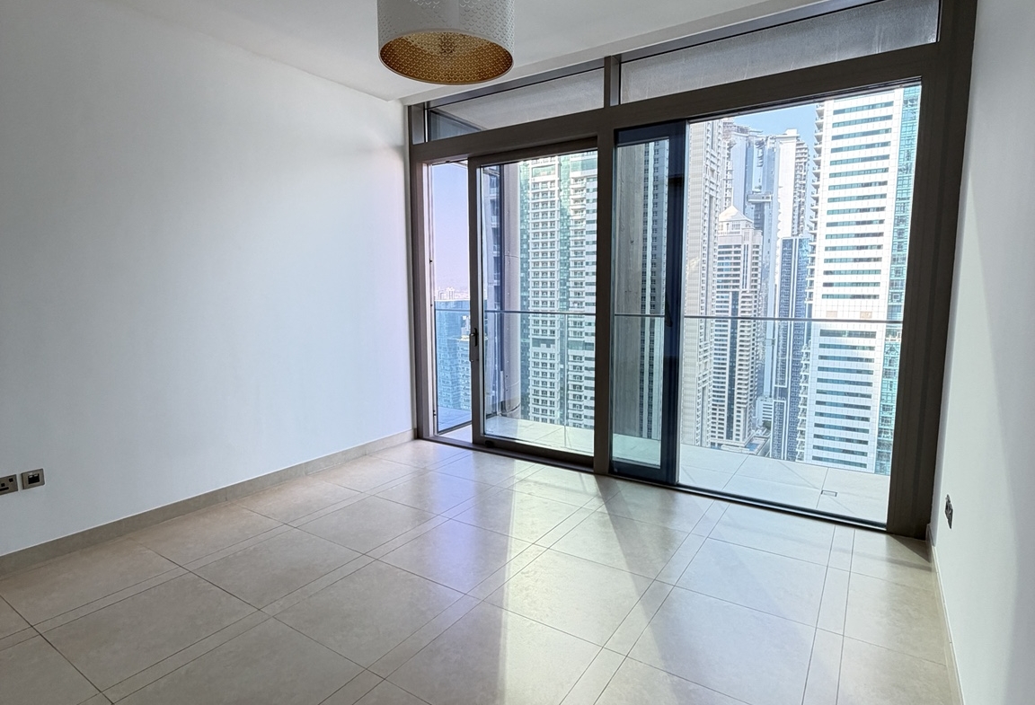 High-floor one-bedroom apartment living room in Marina Gate 1 Dubai Marina