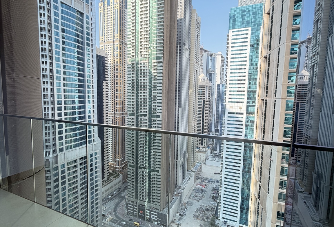 Open skyline and balcony view from Marina Gate 1 Dubai Marina