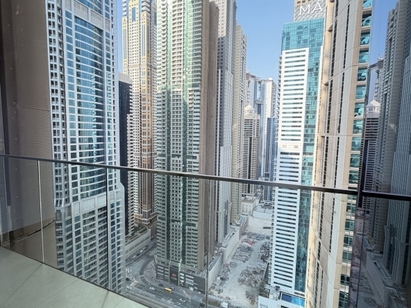 Open skyline and balcony view from Marina Gate 1 Dubai Marina