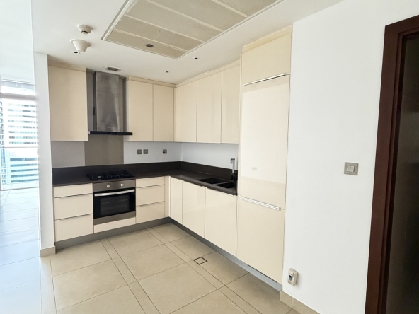 Modern fitted kitchen with appliances in Marina Gate 1 apartment